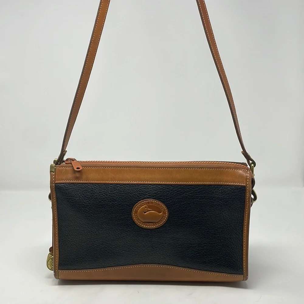 Vintage Dooney & Bourke Leather Crossbody🖤 - Picture 4 of 16